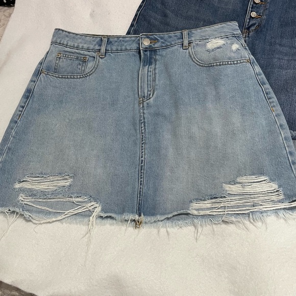 BUNDLE OF 2 DENIM MINI SKIRTS BY DYNAMITE SIZE LARGE - Picture 2 of 11